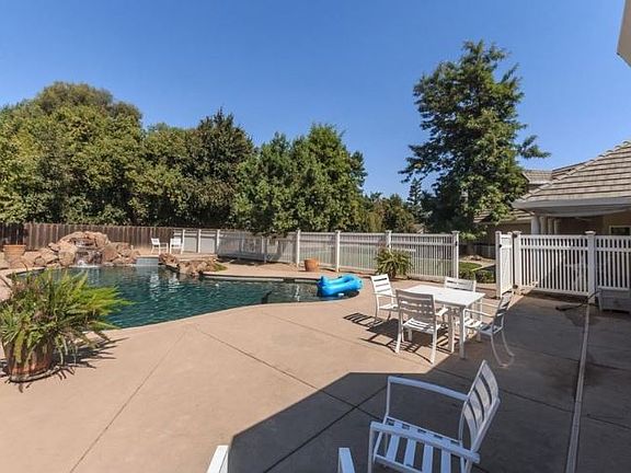 4th image of 10425 Saint Andrews Dr