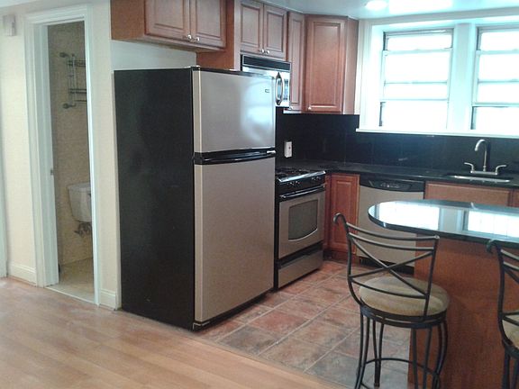 3rd image of 3132 41st St