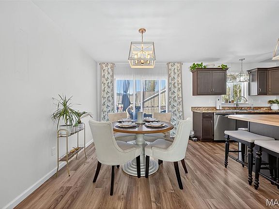 3rd image of 331 Cuivre Creek Ct