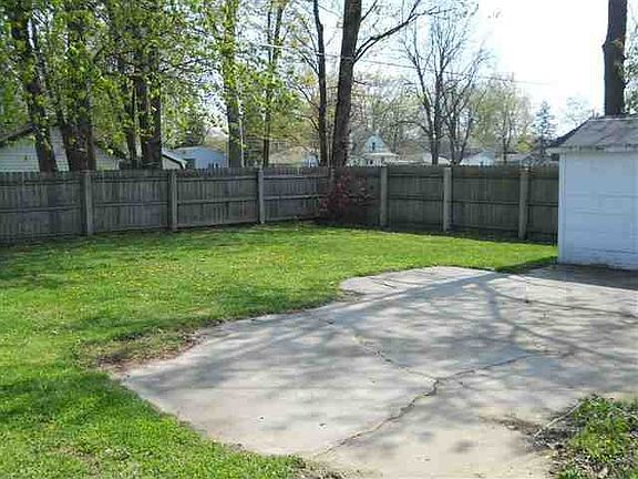 2nd image of 208 N Indiana Ave