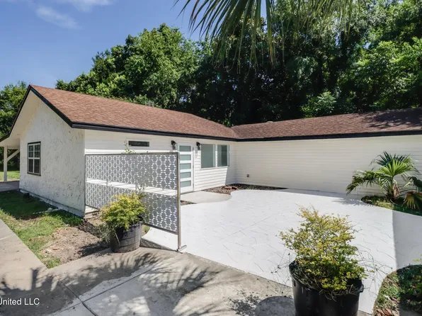 304 Ruella Ave #A, Bay Saint Louis, MS 39520