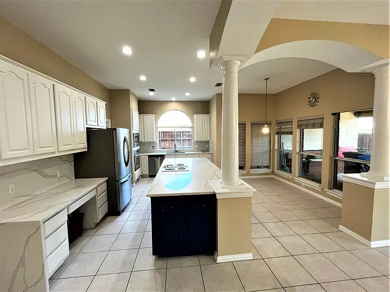 18716 Greenside Dr — Photo 12