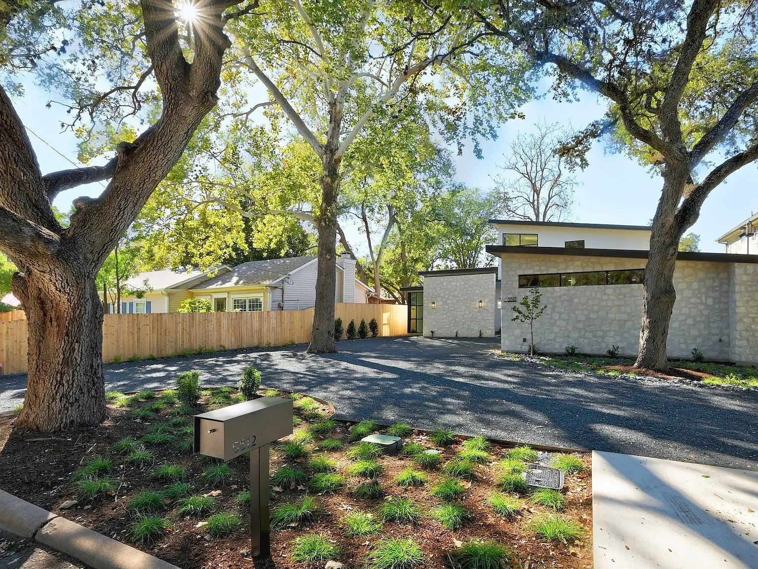 5 bed, 5.5 bath, 4724 sqft, $15,400 — Photo 1