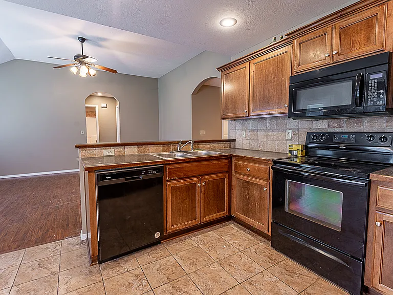 1332 S Lexington Ave — Photo 13