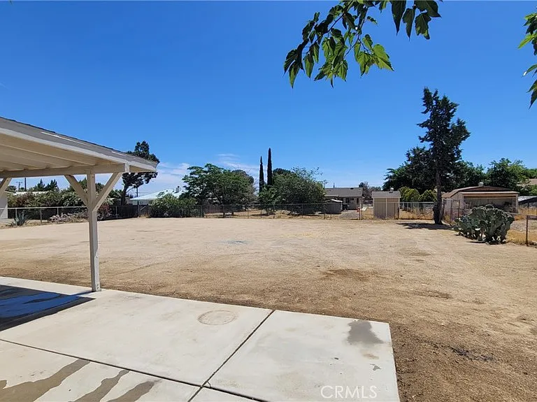 10799 Redwood Ave — Photo 6