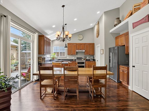 4th image of 9015 SE Regents Dr