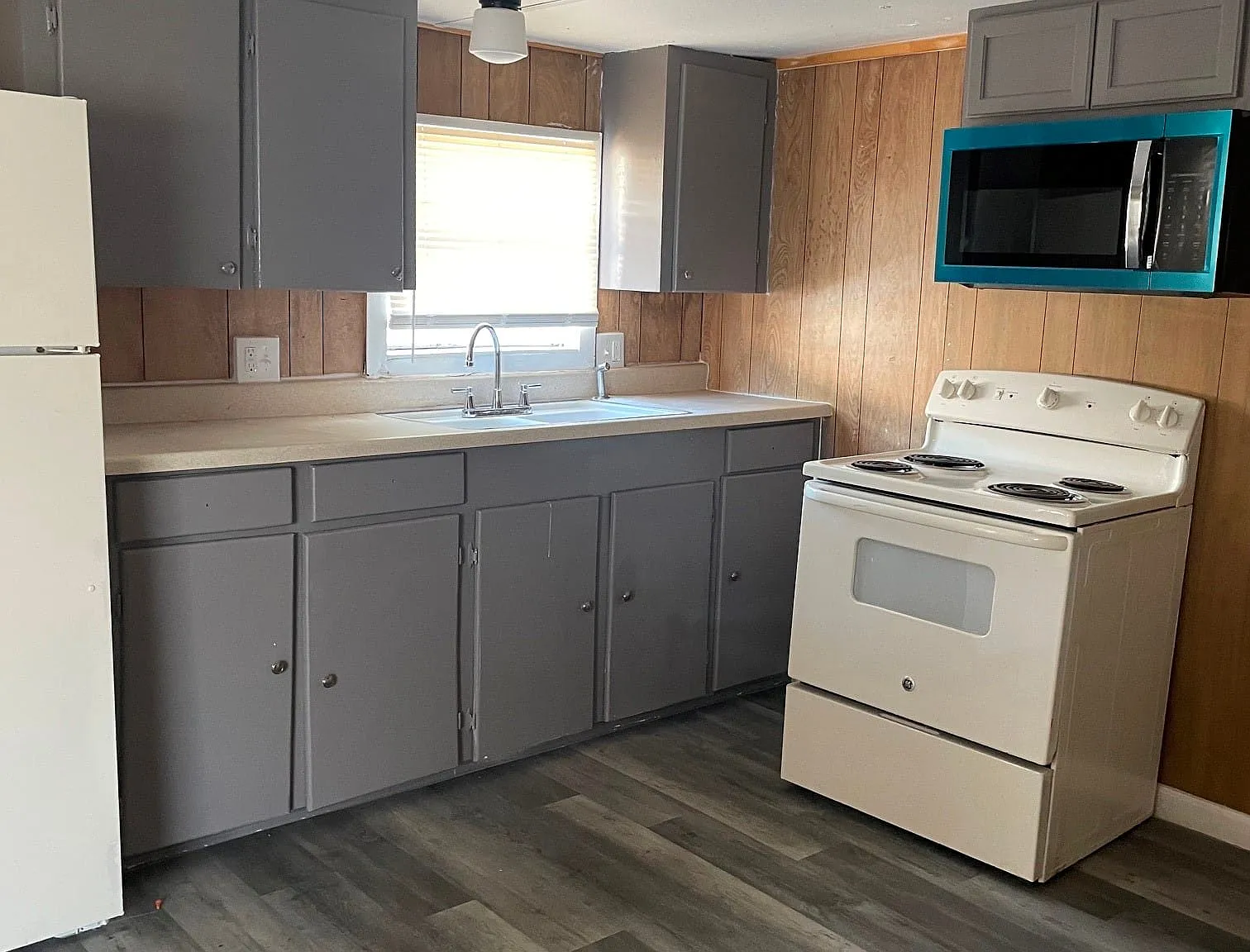 3 bed, 2.0 bath, 924 sqft, $1,250 — Photo 2