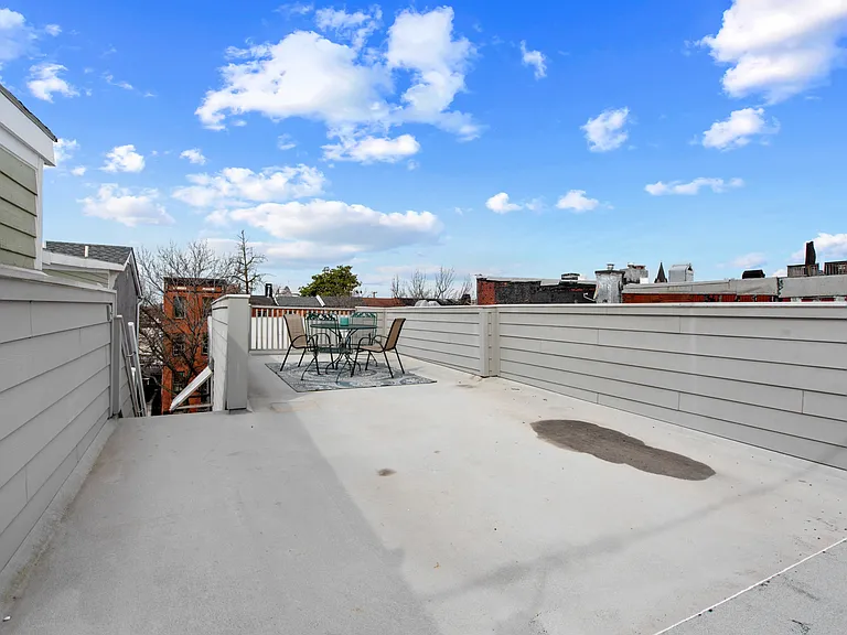 335 S Chester St — Photo 20
