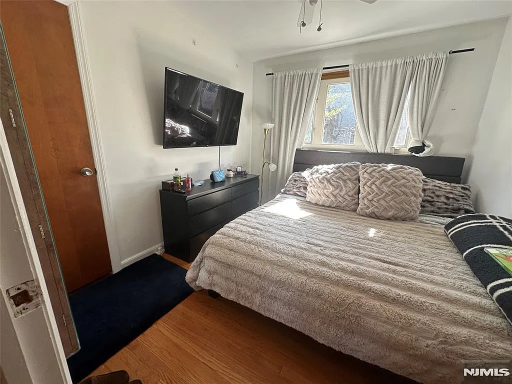 2 bed, $2,500 — Photo 2