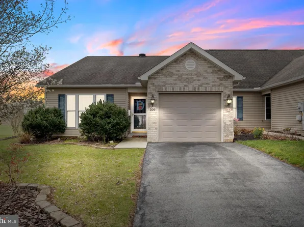 109 Touchstone Dr, Carlisle, PA 17015
