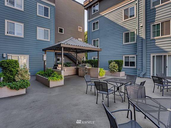 3rd image of 300 10th Ave Unit A306