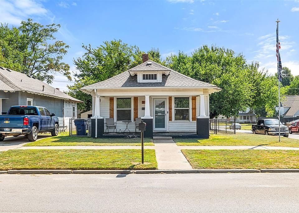 1st image of 821 S Bickford Ave