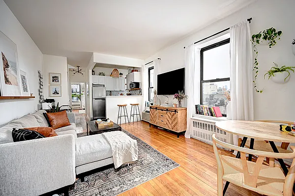 Rented by Urbane Brokerage | media 6