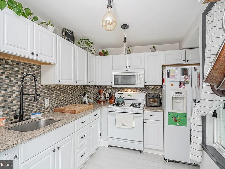 6 E Collings Ave — Photo 12