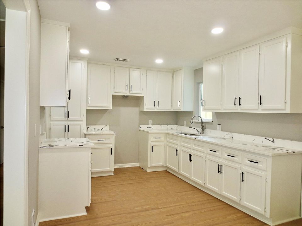 1st image of 2722 Parker Rd #B
