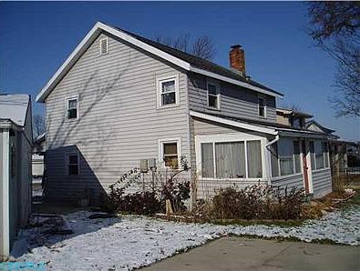 3rd image of 3163 N St NE