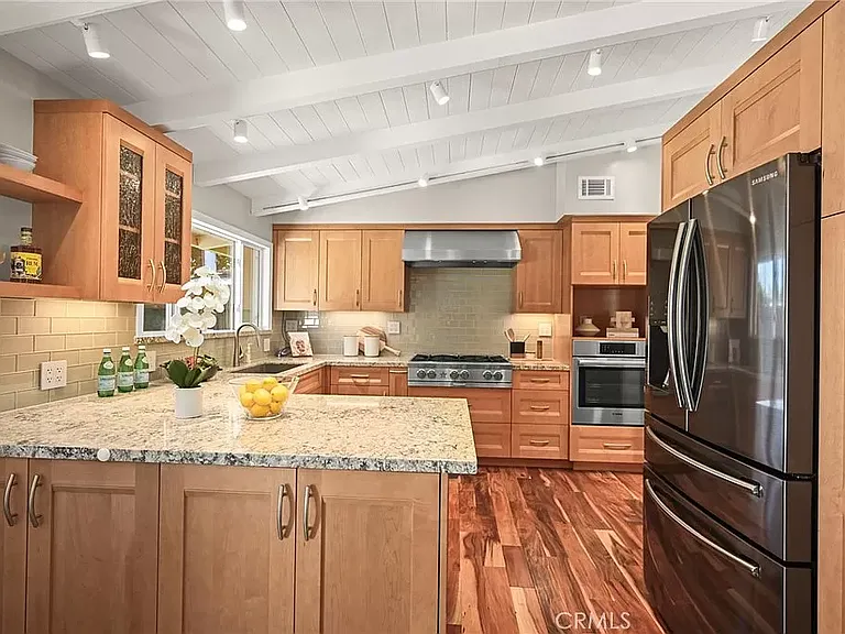 1229 Manzano Way — Photo 6