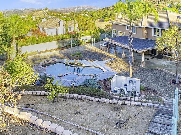 4th image of 491 Helga Ct