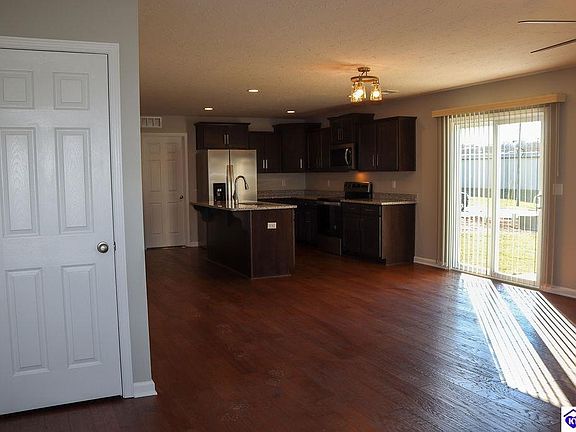 4th image of 154 Tuscany Ln