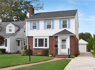 101 Broadfield Rd, Hempstead, NY 11550