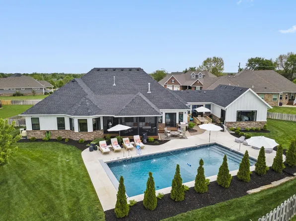 902 E Clare Court, Nixa, MO 65714