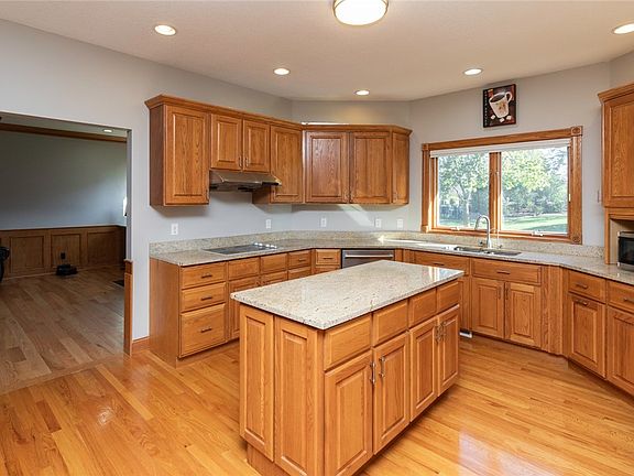 3rd image of 1018 Burr Oaks Dr