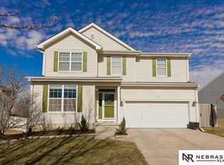 1112 Hardwood Dr, Papillion, NE 68046