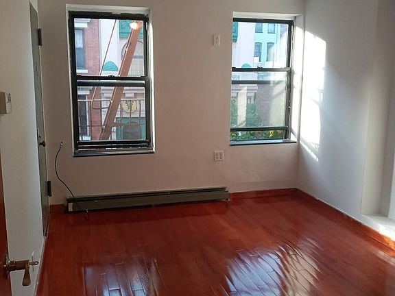 4th image of 6 Ludlow St #3