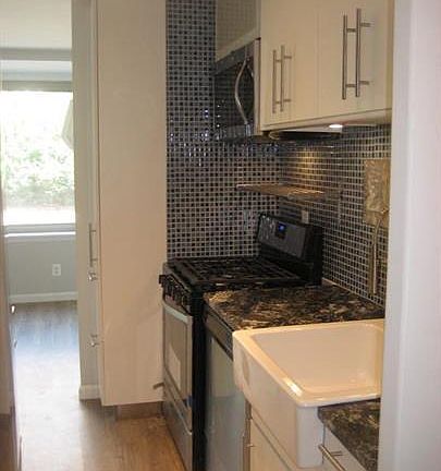 4th image of 1210 N Taft St APT 411