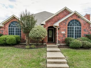 883 San Jacinto Dr, Grand Prairie, TX 75052