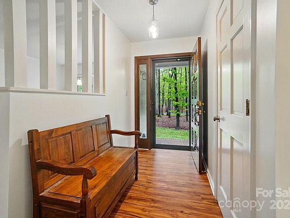 5th image of 109 Canterbury Ln