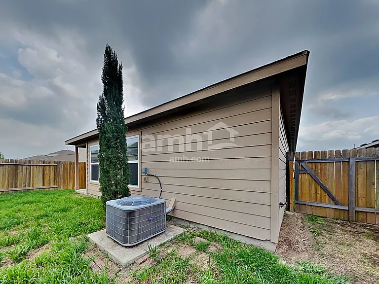 1564 Breanna Ln — Photo 17