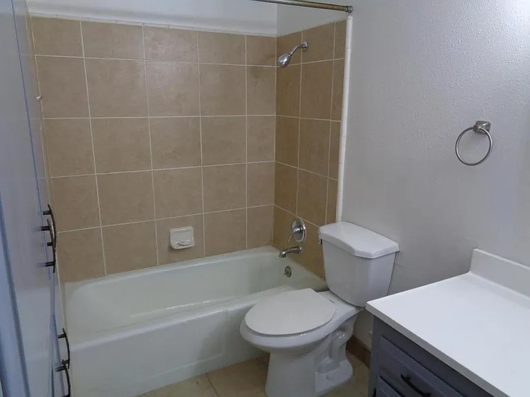 244 W Alexander Ave — Photo 11