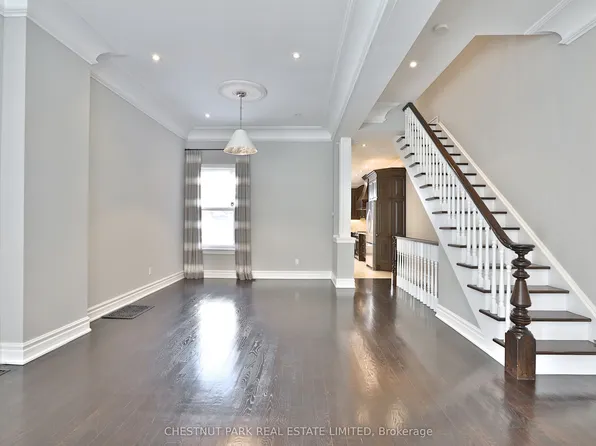 29 Draper St, Toronto, ON M5V 2M3