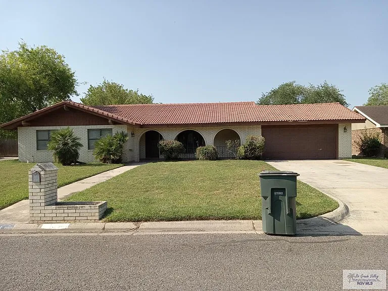 2821 Lotus Dr — Photo 1