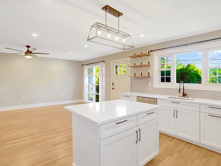 4519 Holmes Run Pkwy — Photo 4