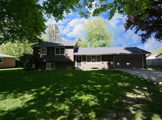 2S243 Harter Rd, Elburn, IL 60119