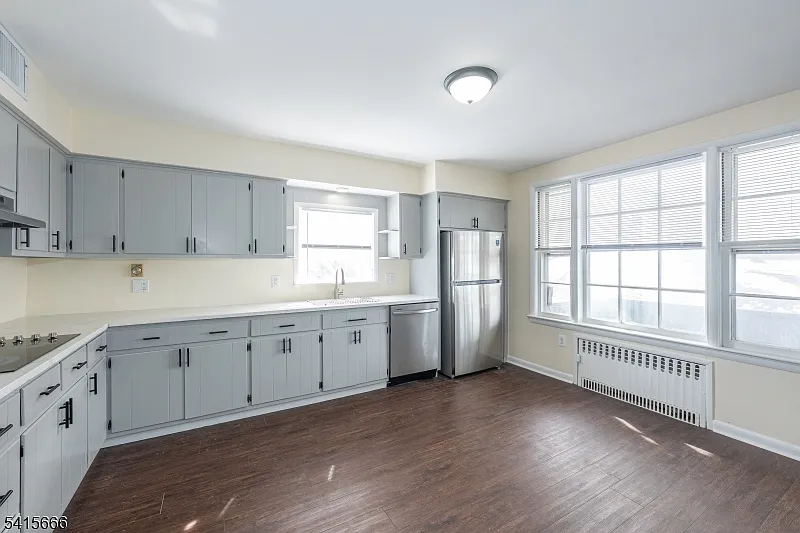 3 bed, 1.0 bath, $3,600 — Photo 4