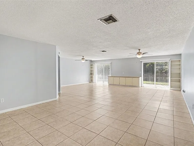 10157 Bluff Ct — Photo 6