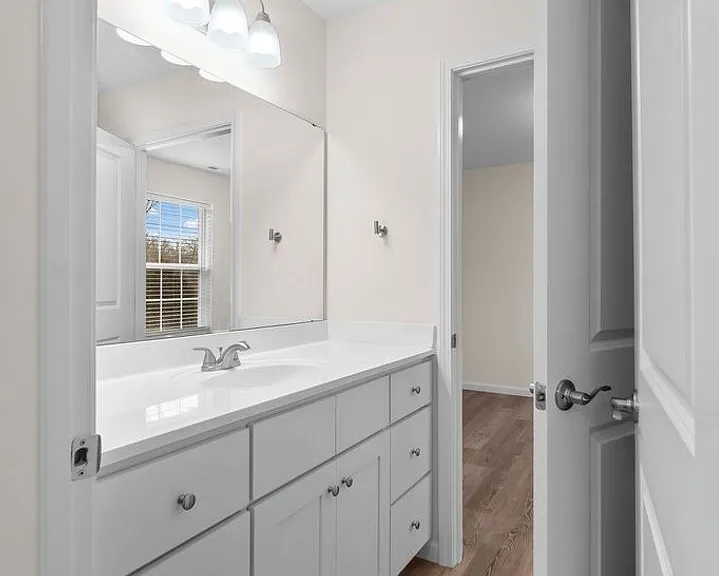 1515 Marcella St — Photo 10