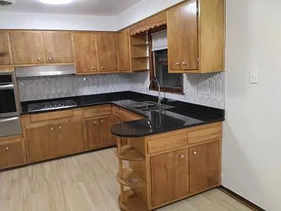 2166 N Moody Ave — Photo 2