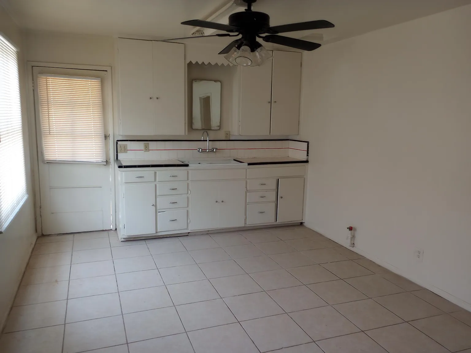 2 bed, 600 sqft, $925 — Photo 2
