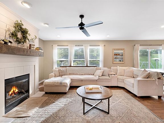 3rd image of 10053 Scenic Ridge Blvd