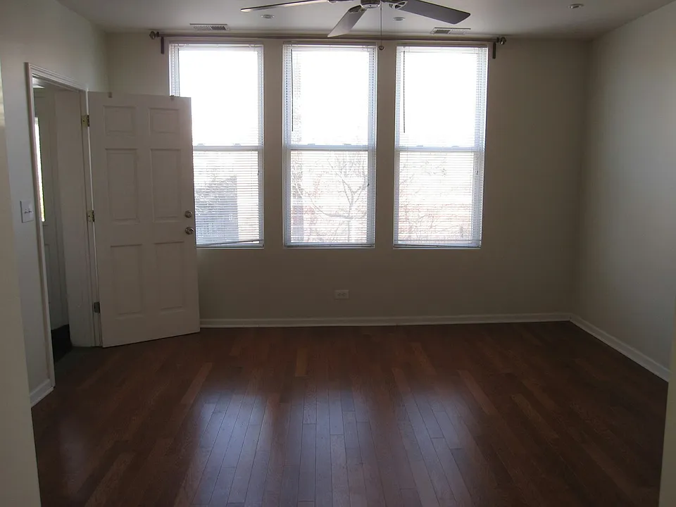 Living room from kitchen (13'6" x 13'6")