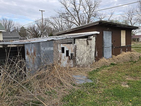 She'd and chicken coop