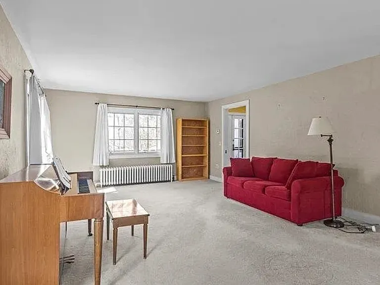 261 S Prospect St — Photo 36