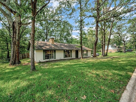 3rd image of 3919 Red Oak Dr