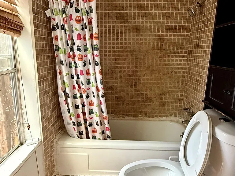 1526 Yale St #2 — Photo 7