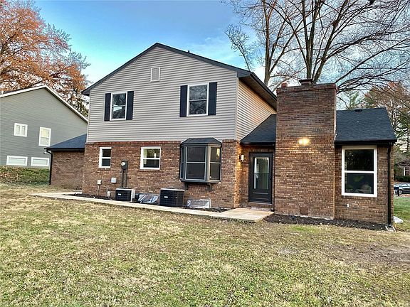 2nd image of 11 Shingle Oaks Dr