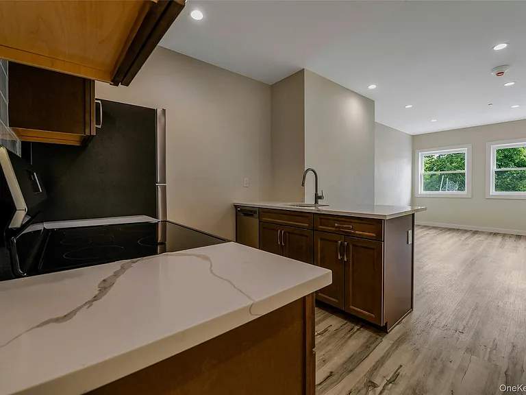 400 New York Ave #2 — Photo 2